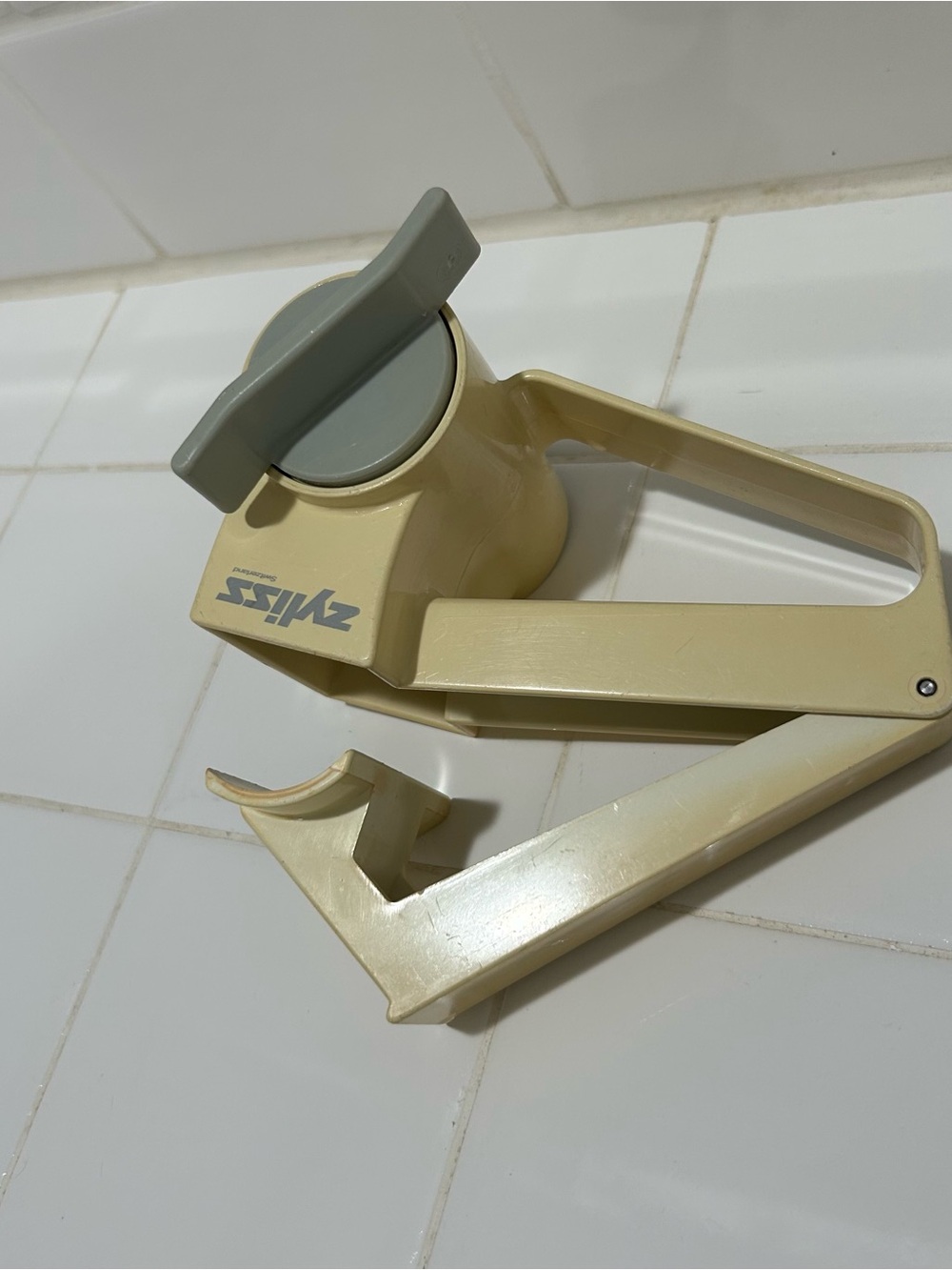 Zyliss Manual cheese grater rotary in Cream and Gray
